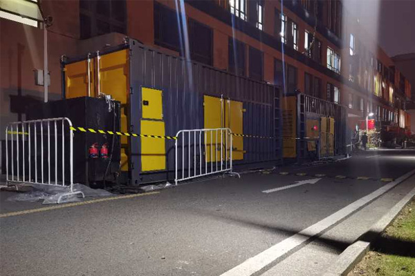 安次柴油发电机组的输出电压是如何调节的？