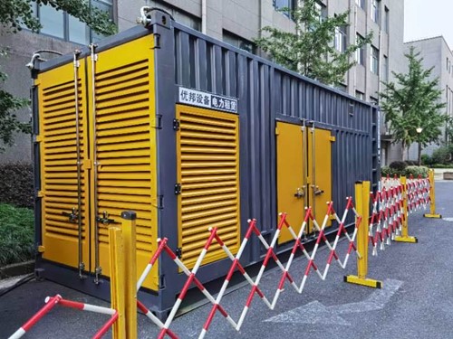 安次如何使用转速表检查发动机的转速？