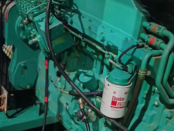 安次如何确定新的发电机组控制系统是否与原系统兼容？