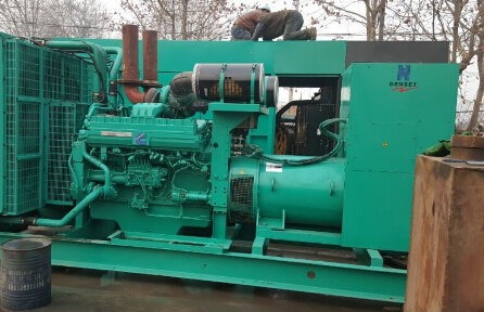 安次发电机组如何判断水冷式机油散热器内部是否需要清洗？